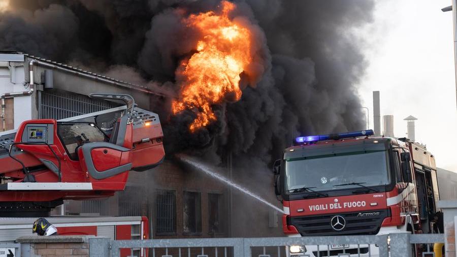 Modena, fuoco nel reparto produttivo: devastato lo stabilimento Crm