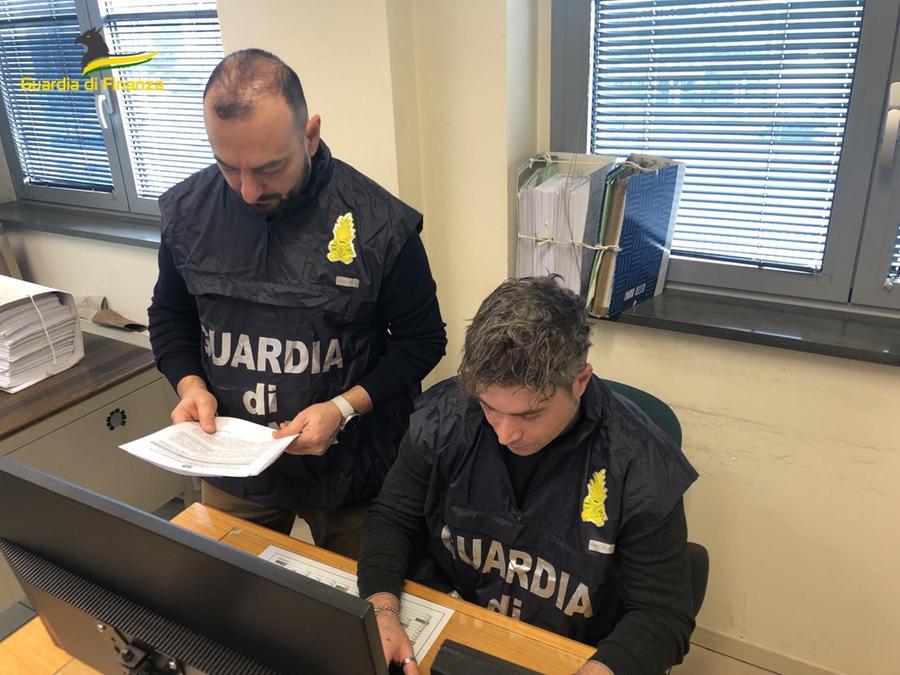 Viareggio, l’azienda nautica non paga Ires e Irap: sequestrati soldi e beni per 200mila euro