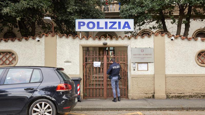 L’ingresso del commissariato di polizia a Empoli