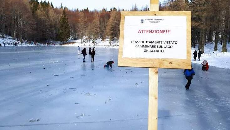Sestola, scattano le multe a chi va sul lago della Ninfa ghiacciato: «Il buonsenso non basta»