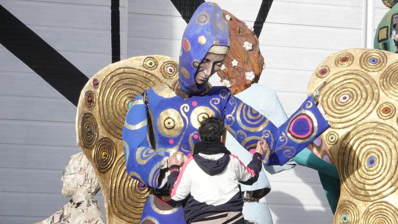 Viareggio pronta per il Carnevale, ma sui carri non salirà la politica