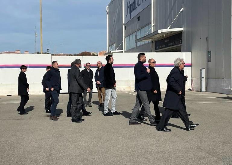 
	La rappresentanza della nazionale di calcio all'ingresso della camera ardente all'Unipol domus <em>(foto Mario Rosas)</em>

