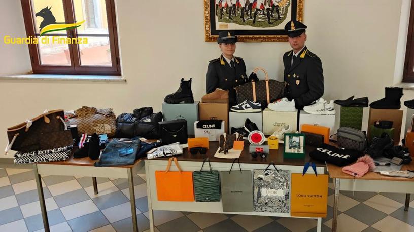 Uno dei sequestri della guardia di finanza (foto d'archivio)