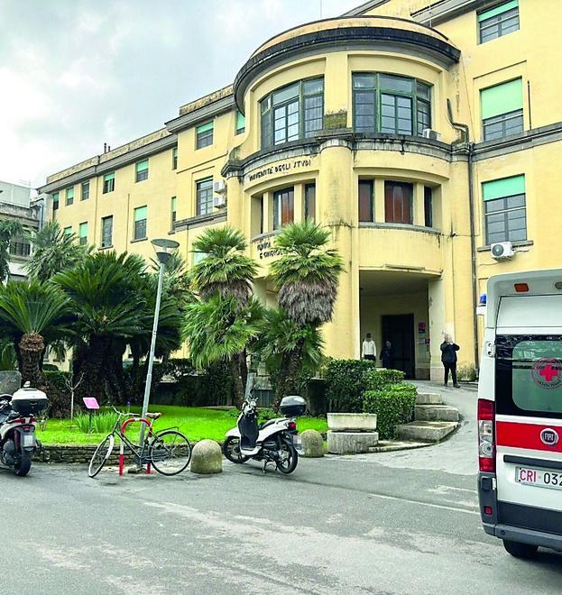 Pisa, sulle tracce del molestatore seriale: vigilantes, telecamere e silenzi. «L'ospedale sicuro è la priorità»