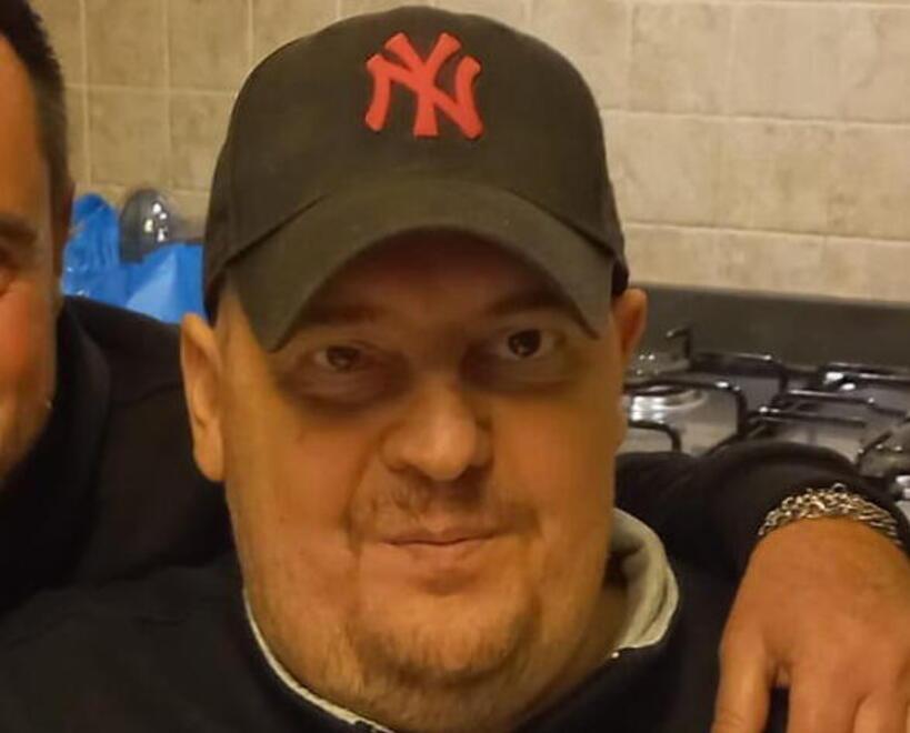 Muore a 50 anni per una malattia: «Luca, sei il nostro guerriero»
