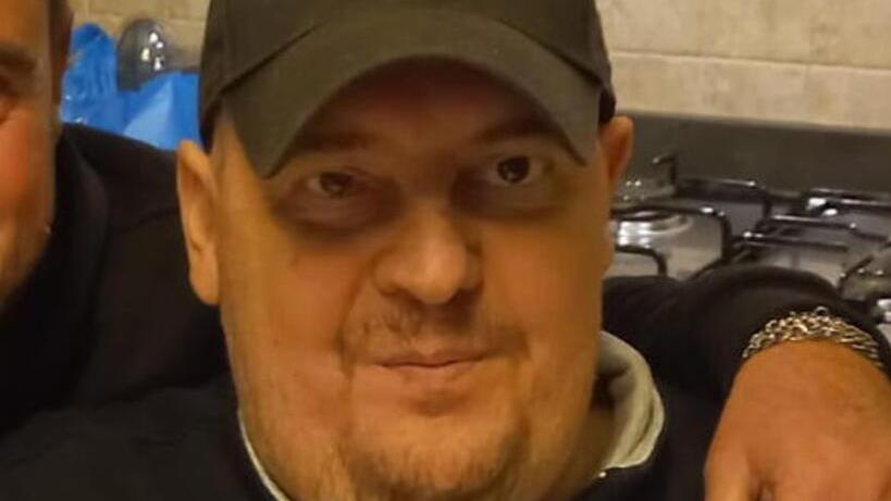 Muore a 50 anni per una malattia: «Luca, sei il nostro guerriero»