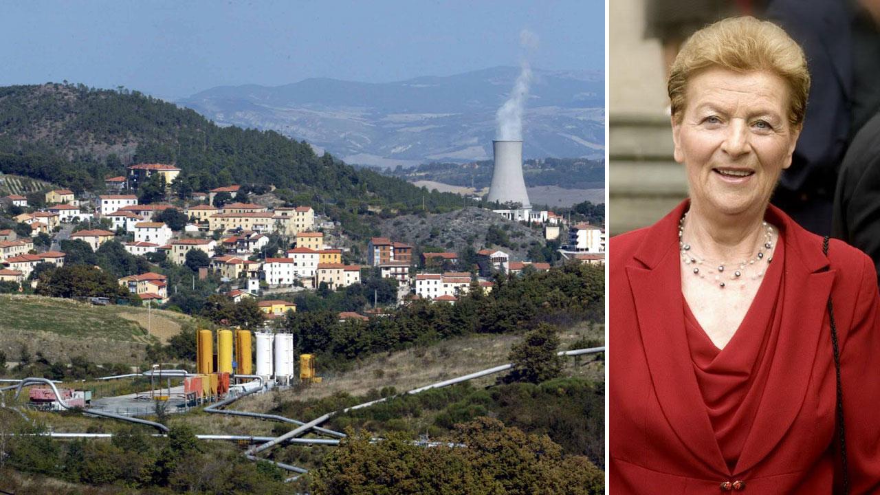 Una foto di Larderello e di alcuni impianti geotermici a destra Luigia Cheli
