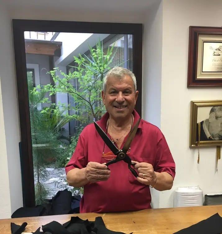 
	Paolo Modolo al suo tavolo di lavoro

