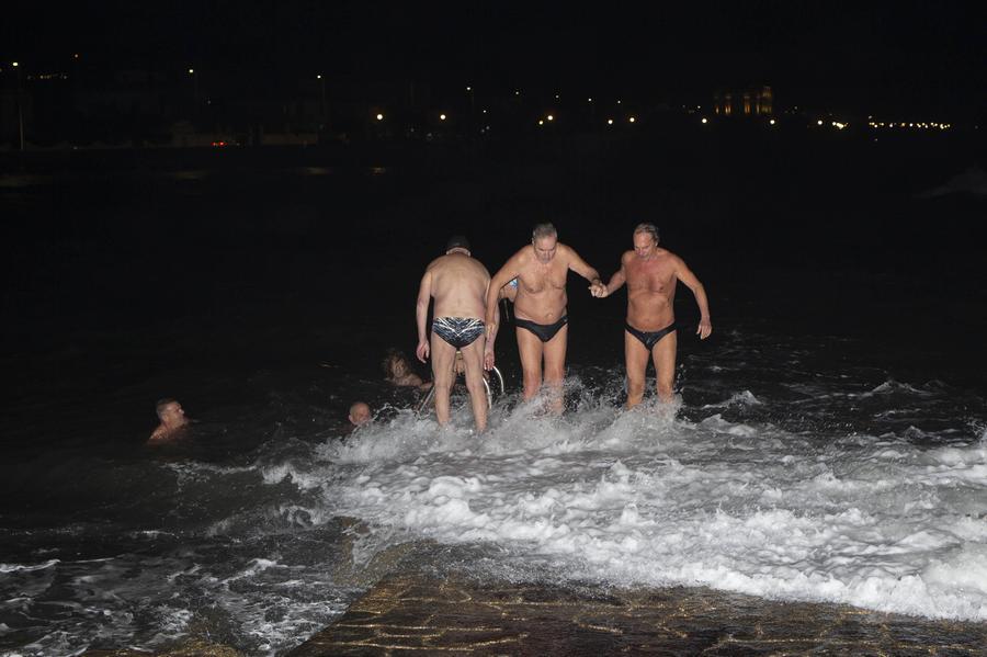 Livorno e il tuffo della Merla in notturna al Gabbiano