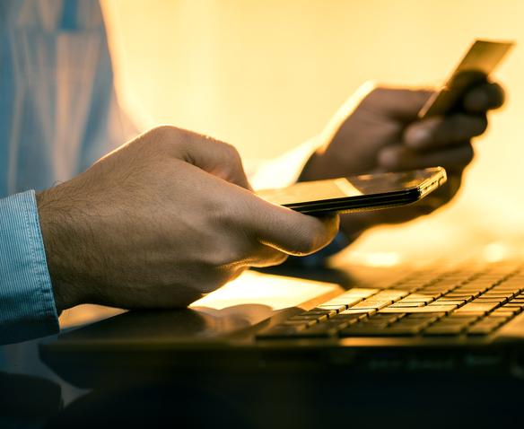 Ferrara. Account falso sul social per adescare una 13enne