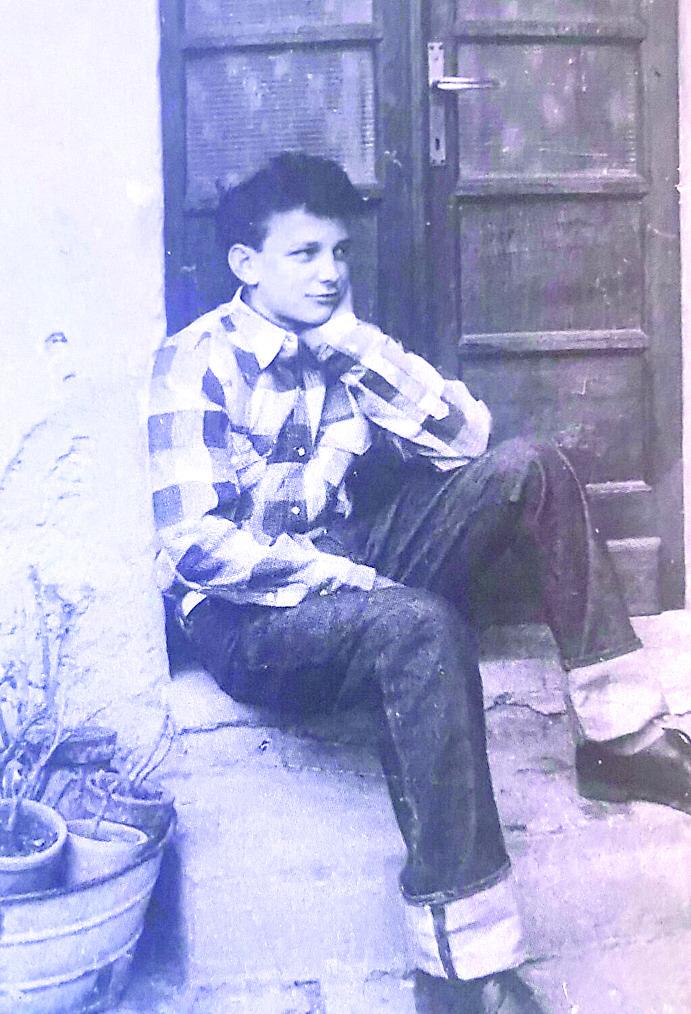 
	Un giovanissimo Gigi Riva nella sua Leggiuno

