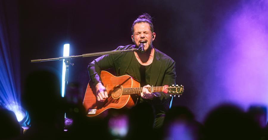 Livorno, Enrico Nigiotti in concerto al The Cage. «La mia prima volta in un live club»