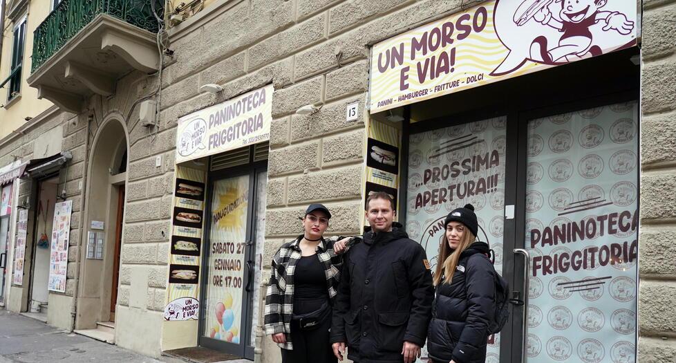 Dario Baleni con le dipendenti Carolina Lorenzi (a destra) e Raffaella Martiniello (Foto di Franco Silvi)