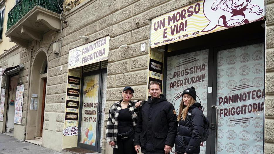 Dario Baleni con le dipendenti Carolina Lorenzi (a destra) e Raffaella Martiniello (Foto di Franco Silvi)