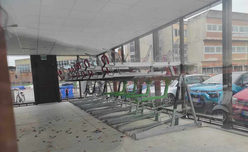 La ciclostazione di Empoli realizzata per servire tre istituti superiori di Empoli