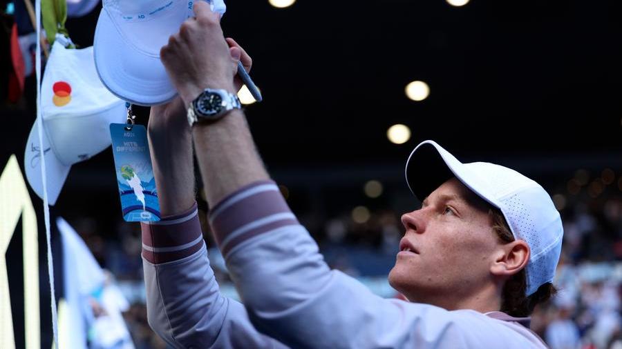 Australian Open, le parole di Sinner dopo il successo su Djokovic e l’approdo in finale: «Giocherò col sorriso»