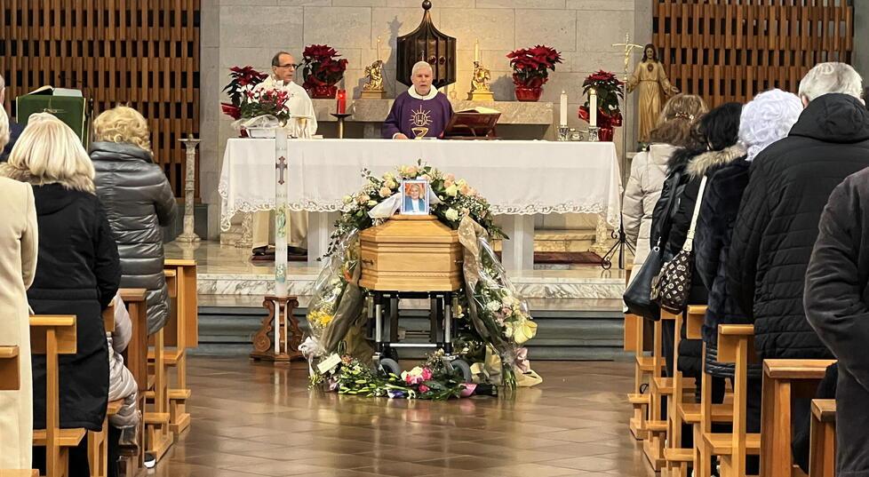 Nella foto di Nucci un momento del funerale