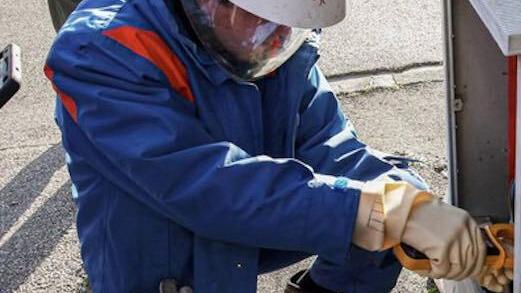 Un intervento di Enel: ai Quercioli è stato individuato il tratto danneggiato e verrà sistemato