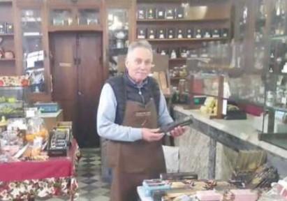 Carrara, la storica drogheria Riacci: «Chiuderemo sì, ma non così presto»