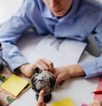 Ferrara, giovani in fuga dall’Italia: «Qui poche opportunità»