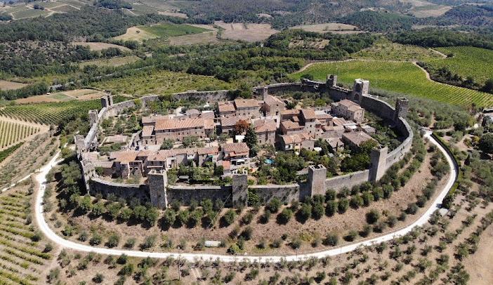 Monteriggioni, il borgo di famosi videogiochi
