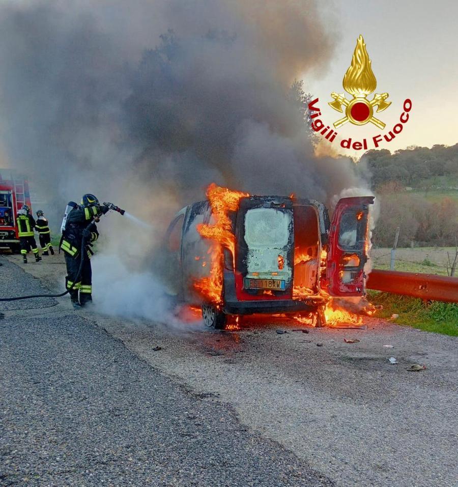 
	L'intervento dei Vigili del fuoco sulla 131

