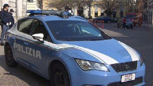 Ferrara, ruba nel supermercato e minaccia la guardia giurata
