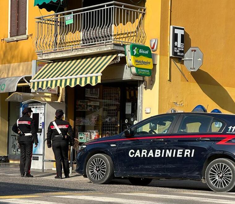 Rapina in tabaccheria a Caprara: la titolare minacciata con la pistola