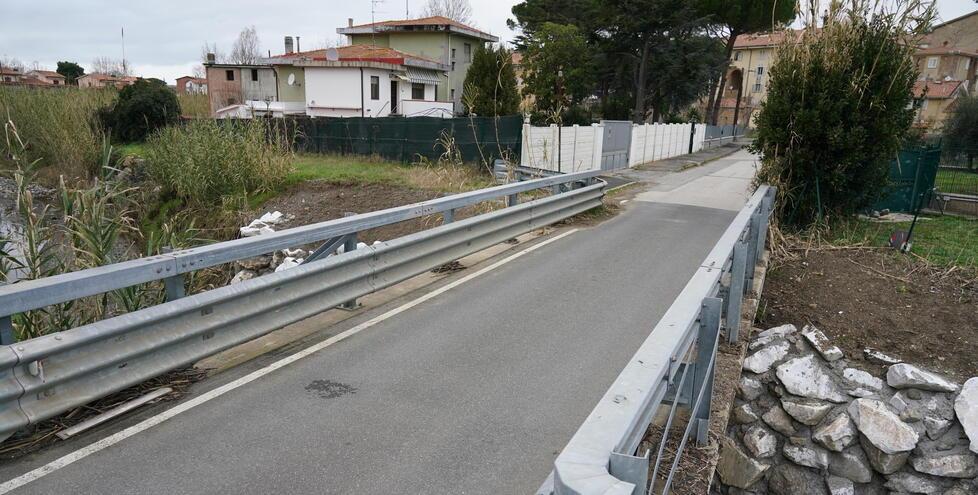 Livorno, allo Stillo picconate simboliche per demolire il ponte: «Basta notti insonni per paura del fiume»<br>
