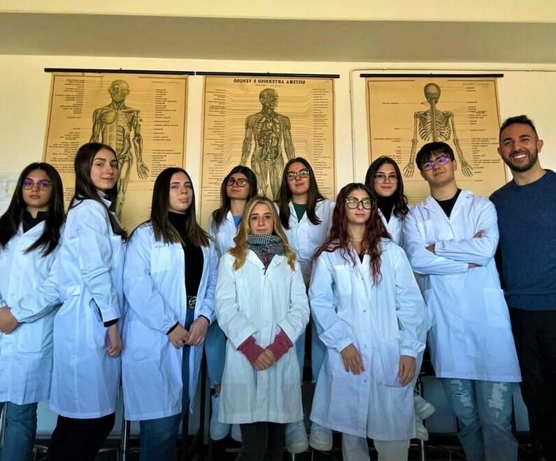 La quinta N con il docente di Scienze Luca Vasta