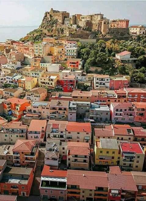 <usng-titolo-spec>Scrittura giornalistica e divertimento: a Castelsardo sono nati i Generini</usng-titolo-spec>