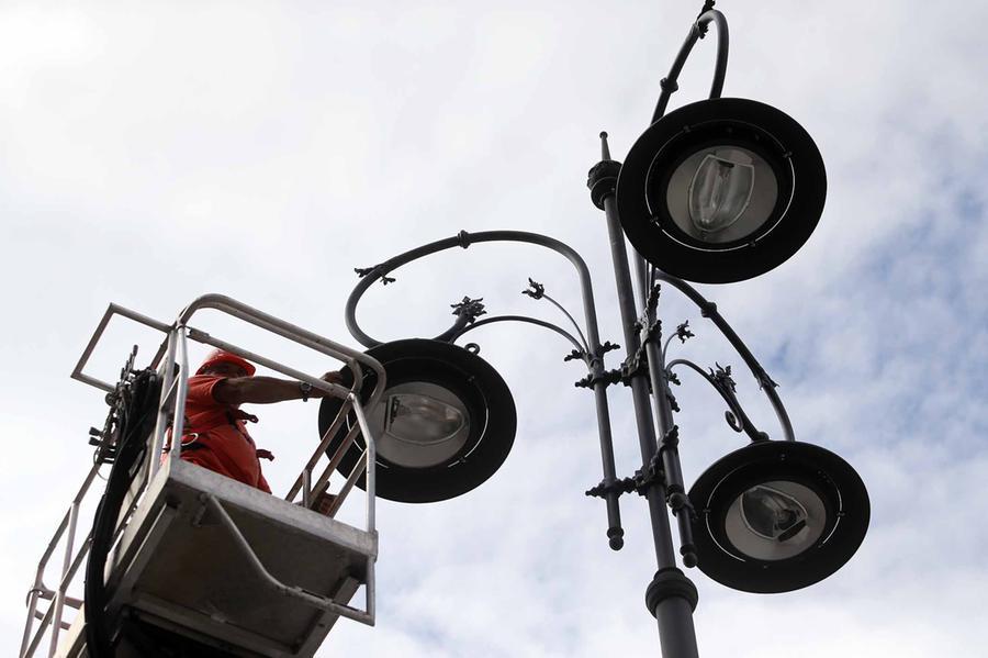 Livorno, via ai lavori per cambiare i lampioni in via Montebello