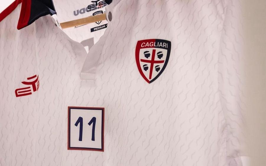 Cagliari, tutti in campo con il numero 11 sul petto in onore di Gigi Riva