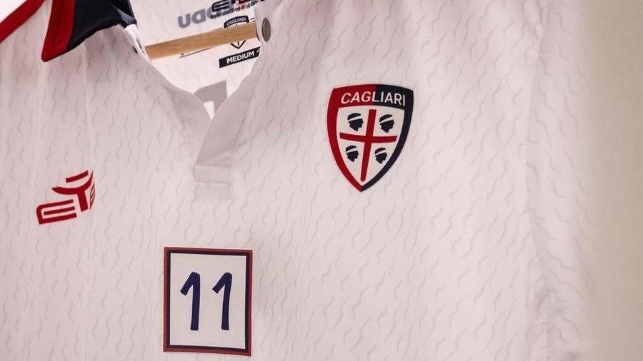 Cagliari, tutti in campo con il numero 11 sul petto in onore di Gigi Riva