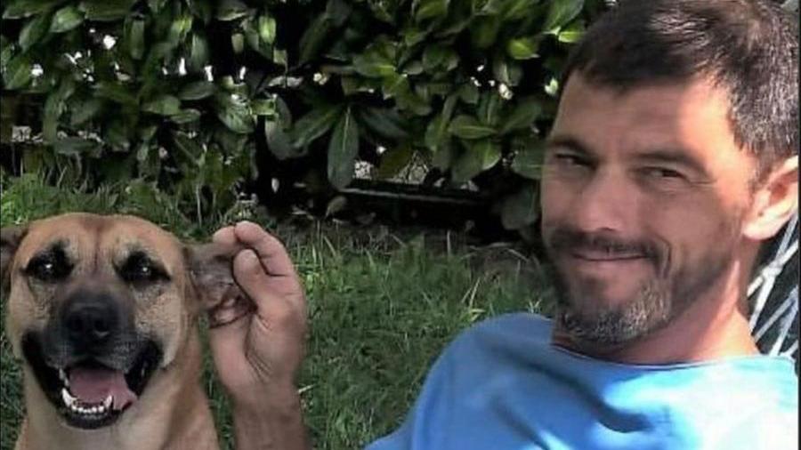 Livorno, muore a 47 anni: la chitarra la sua grande passione