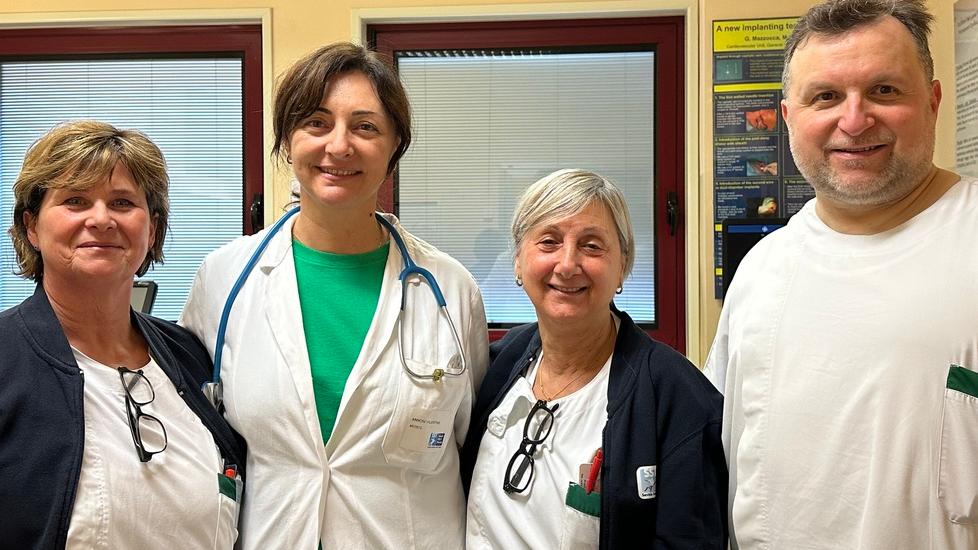 La dottoressa Valentina Annoni (seconda da sinistra) insieme a gli infermieri Mariangela Siragusa, Nicoletta Bosio e Luigi Mesisca