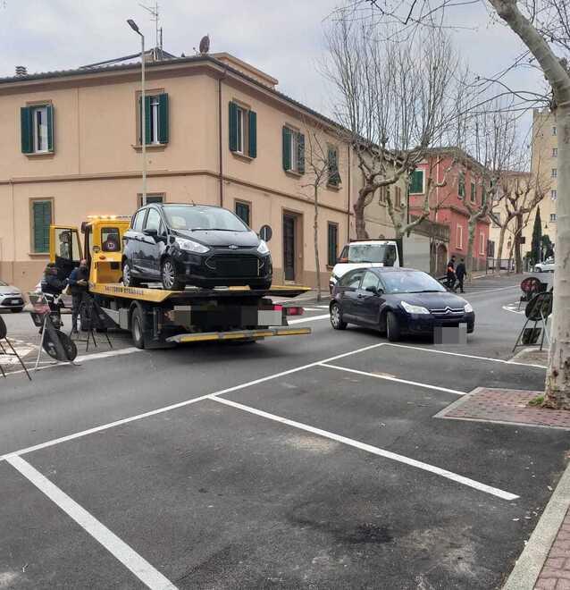 Auto rimosse ieri mattina in via Leonardo da Vinci
