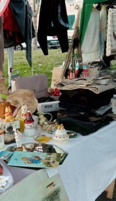 Livorno e il mercatino del riuso in piazza Damiano Chiesa