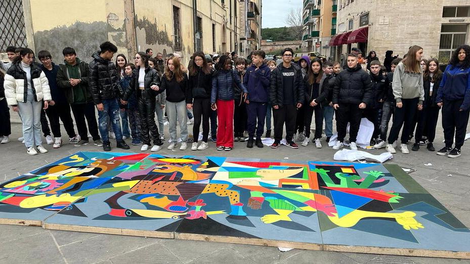 “Guernica a colori” opera e flash mob in piazza Guerrazzi a Livorno<br>