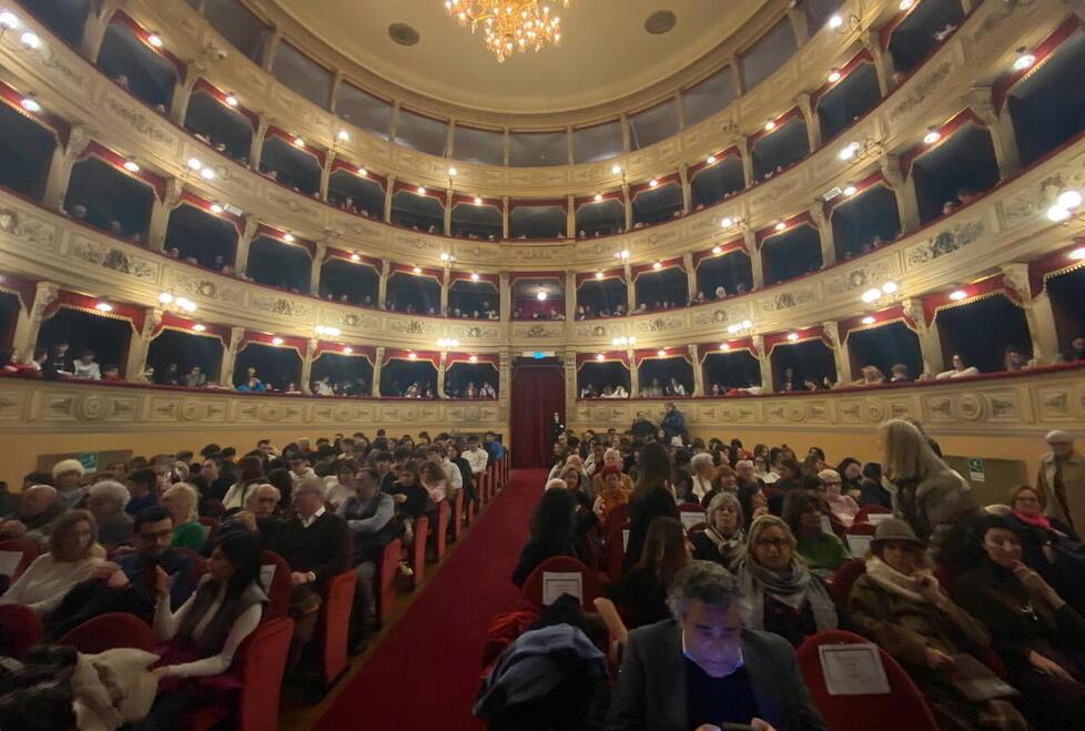 Massa, «Fate pace con il corpo»<br>
La lezione di Francesca Fialdini in un Guglielmi gremito<br>

