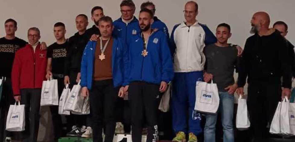 Il podio della staffetta con la squadra dell’Atletica Rivellino sul gradino più alto