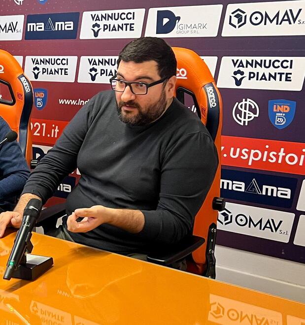 Maurizio De Simone garante del trust si è  presentato ieri a sorpresa in sala stampa