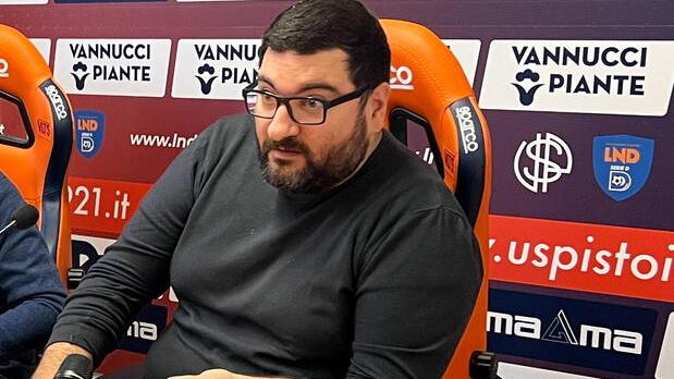 Maurizio De Simone garante del trust si è presentato ieri a sorpresa in sala stampa