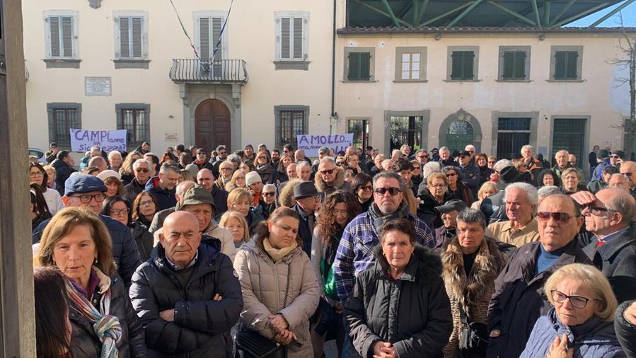 Alluvione in Toscana, a Campi Bisenzio la contestazione dei comitati: «In 250 sono ancora fuori da casa»