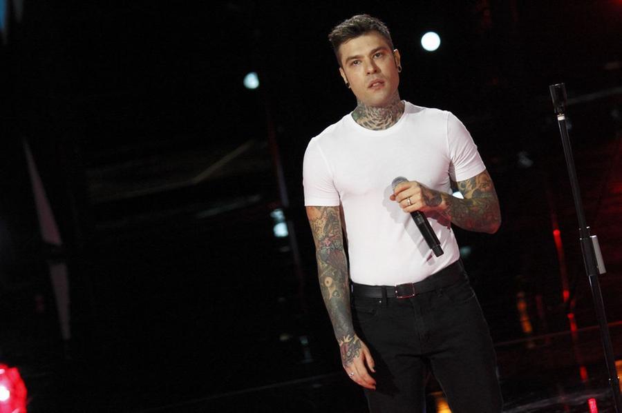 Enzimi pancreatici, Fedez: «Non si trovano, contatterò l'Aifa». Quali sono e a cosa servono