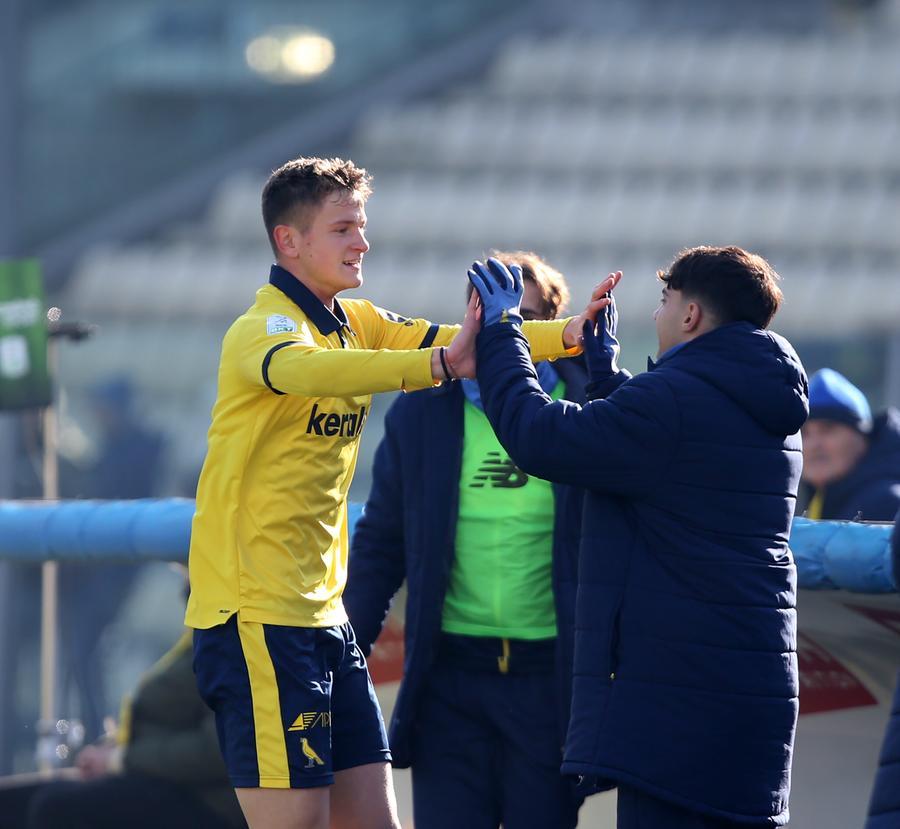 Modena sei grande, tre gol nel derby: la capolista Parma al tappeto