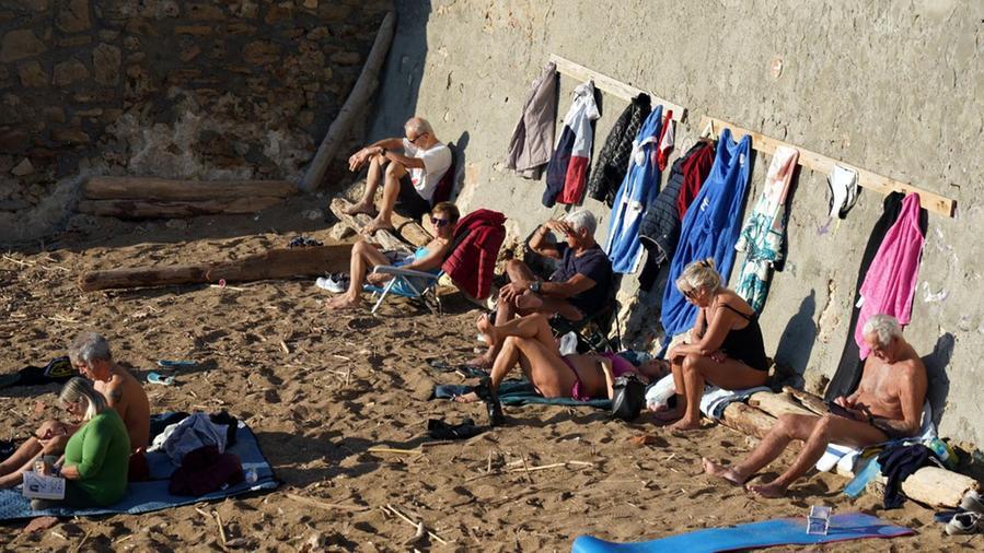 
	Gente in spiaggia a Livorno sabato 27 gennaio (Foto di Franco Silvi)

