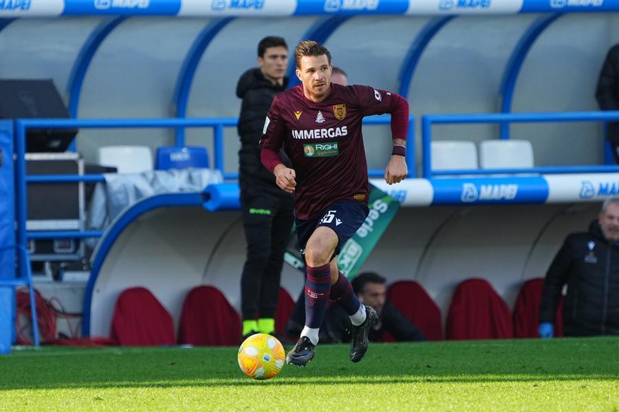 Reggiana da urlo: vince anche a Bari e vede i playoff