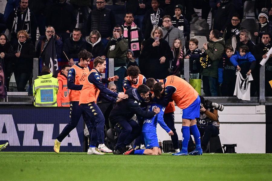 
	L'esultanza degli azzurri dopo il pareggio di Baldanzi

