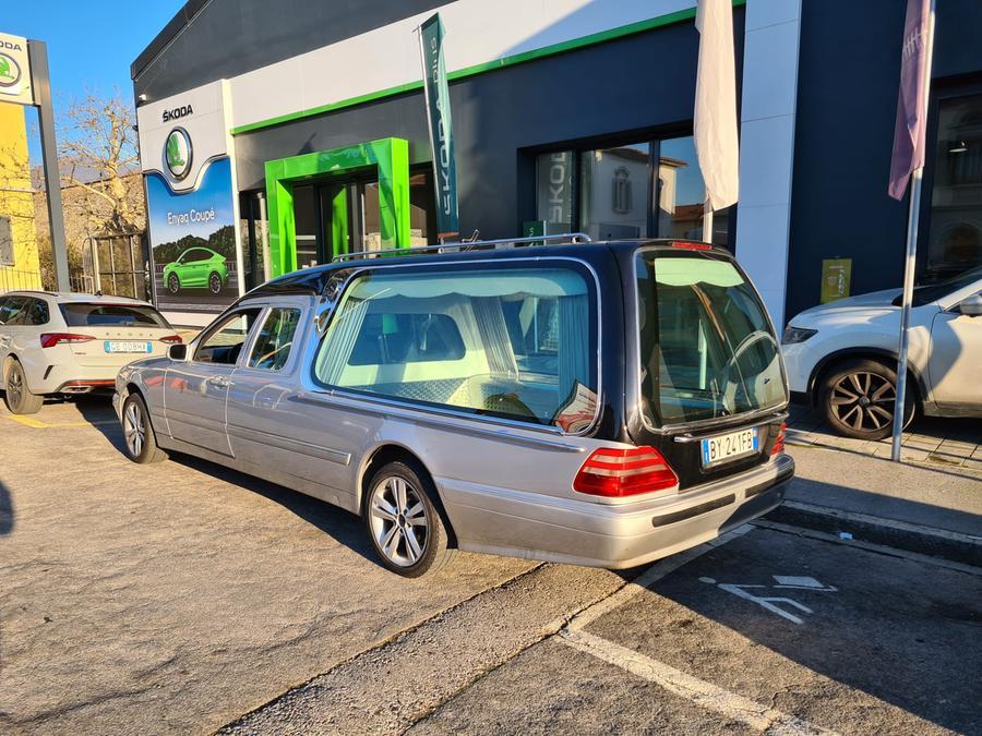 
	Il carro funebre sequestrato dalla polizia municipale di Prato

